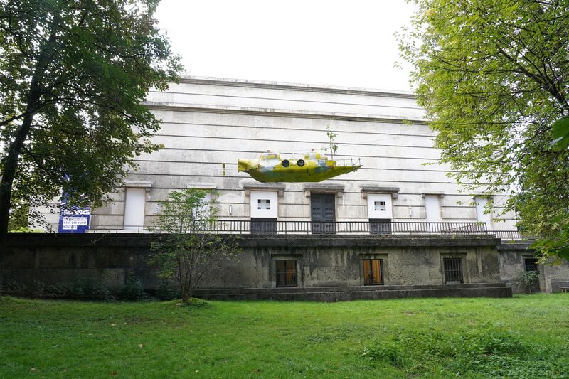 apple tree submarine-holiday - a Sculpture & Installation by Oh Seok Kwon