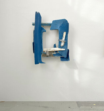 Crossing - a Sculpture & Installation Artowrk by Inge Miczka