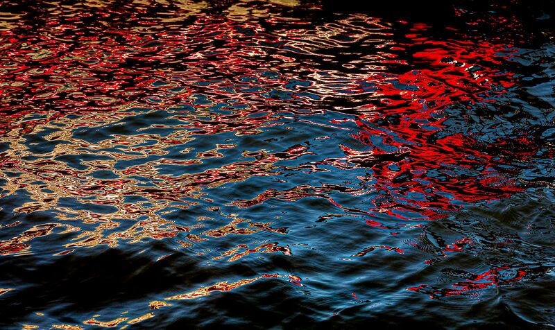 Red reflections - a Photographic Art by NEUFCOUR Jean-Charles
