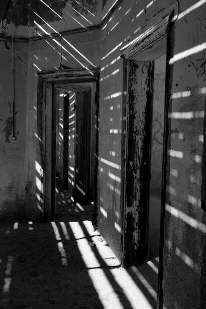 8. Licht und Schatten IV, Verlassene Häuser in einer Diamantenmine 2, Namibia - a Photographic Art Artowrk by Angelika Schilling