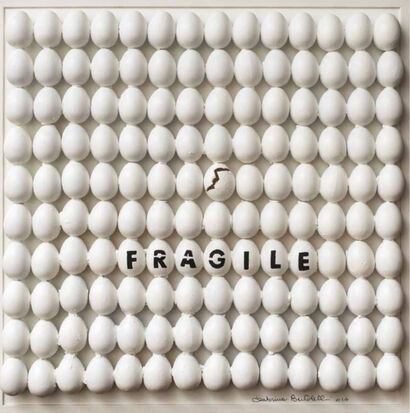 Uova-fragile  - a Sculpture & Installation Artowrk by Sabrina  Bertolelli 
