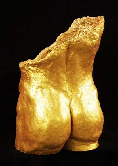 Busto maschile dorato - A Sculpture & Installation Artwork by CONCETTA CAPOTORTI