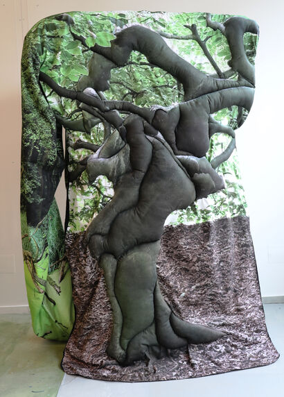 tree coat - A Sculpture & Installation Artwork by Marij Roex