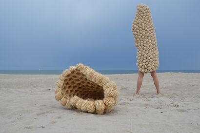 Lagging - a Sculpture & Installation Artowrk by Małgorzata Łojko