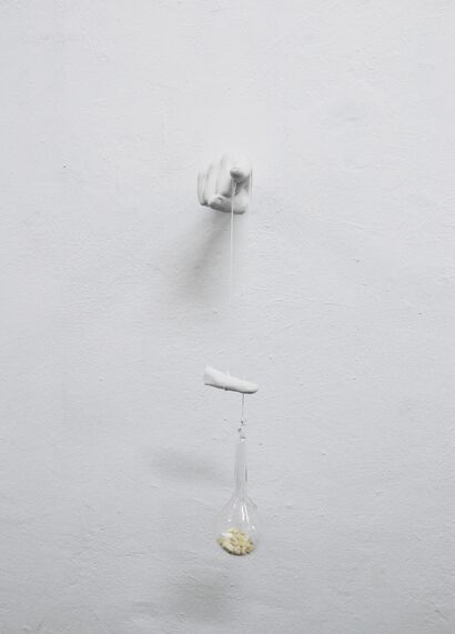Untitled (from the JUDGE-MENT series) - a Sculpture & Installation Artowrk by Alessandro Simonini