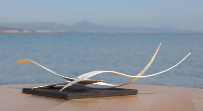 Infinito horizontal - A Sculpture & Installation Artwork by Teo.