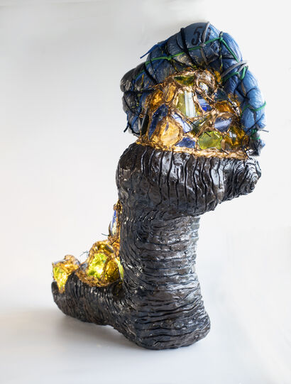 The Worm-monster - a Sculpture & Installation Artowrk by Nastya Kess