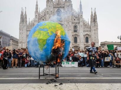 La nostra Terra brucia - a Performance Artowrk by Ivano Rota