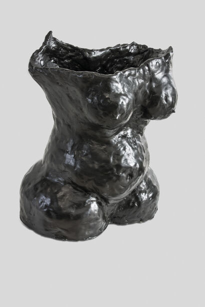 DONNA NERA - a Sculpture & Installation Artowrk by MauMan