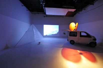 The radio wave detector  - A Video Art Artwork by Nakako Okamoto