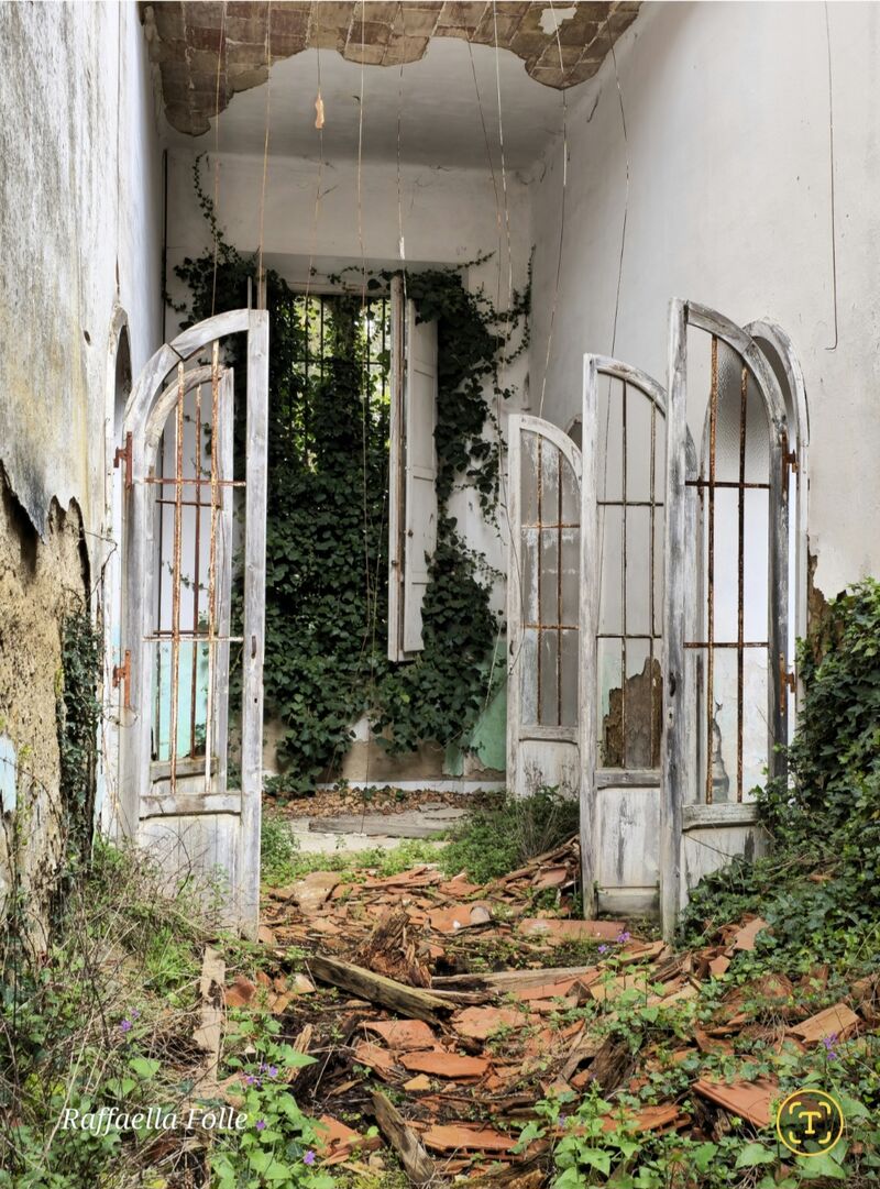 Porte aperte  - a Photographic Art by Raffaella  Folle 