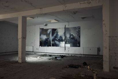 THE TRY OF PASSING THE CANVAS - a Sculpture & Installation Artowrk by Lando Klemann