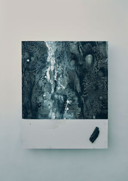 UNIT FOR Y-AXIS No.1（canvas with driftwood） - A Paint Artwork by Seitaro Yamazaki