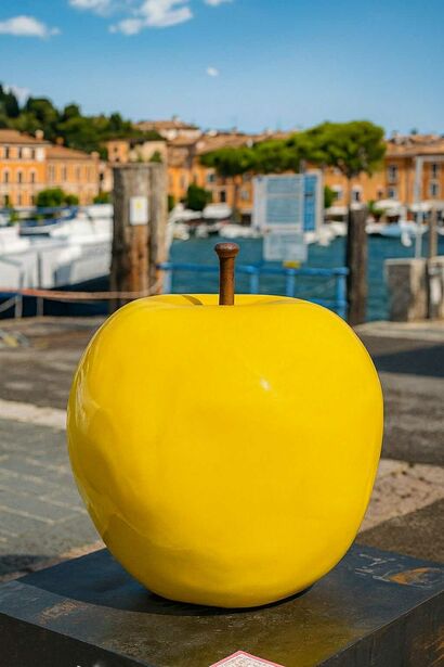 MELA GIALLA - c a t c h  d i v e r s i t y  - a Sculpture & Installation Artowrk by Milena Bini