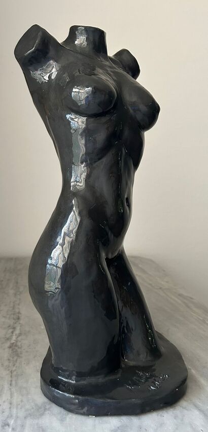 Nudo di donna - a Sculpture & Installation Artowrk by Katia
