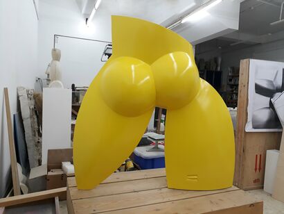 Organic abstraction in yellow - a Sculpture & Installation Artowrk by Ferreiro Badia