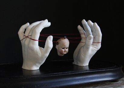 inconsapevoli manipolazioni mentali - A Sculpture & Installation Artwork by silvia ottobrini