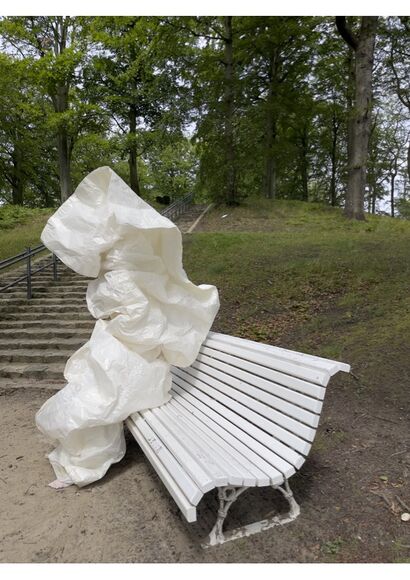 WHITE WOMB - a Sculpture & Installation Artowrk by Zora Volantes