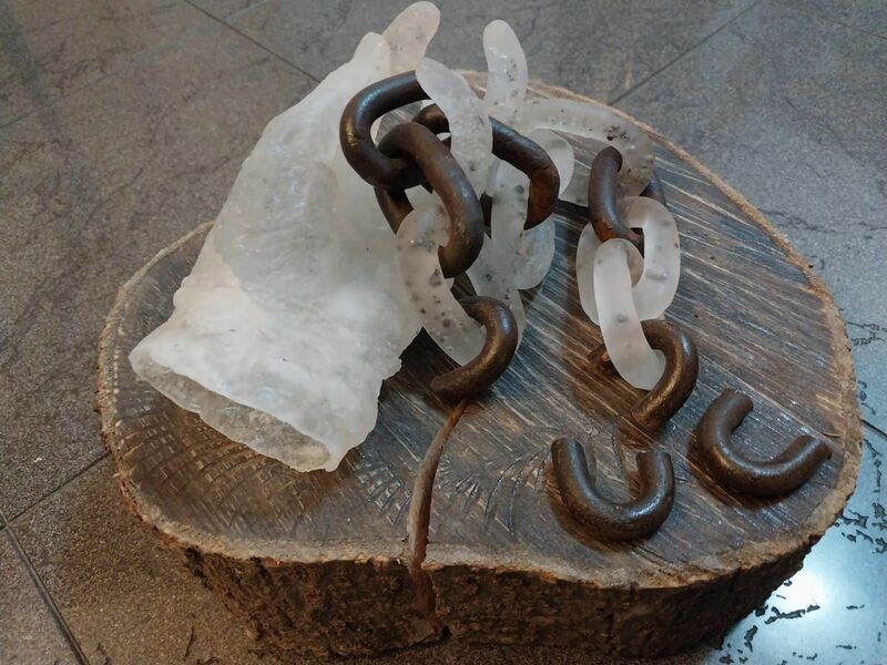 Sanando vidas  - a Sculpture & Installation by Ale