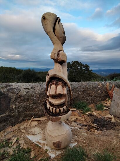 Pobre loco feliz - A Sculpture & Installation Artwork by El Bubbä y su tallercillo