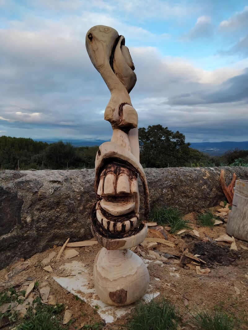 Pobre loco feliz - a Sculpture & Installation by El Bubbä y su tallercillo