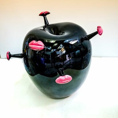 Eve's kiss - A Sculpture & Installation Artwork by Darie  Dup