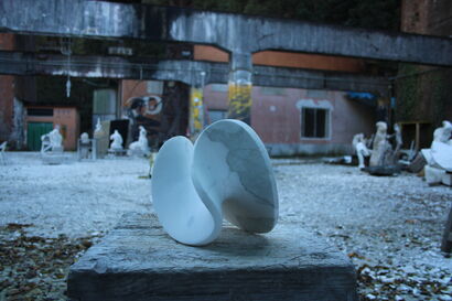 a macchia d\'olio - a Sculpture & Installation Artowrk by camilla cusumano