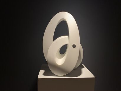 Neutrones y protones girando por amor - A Sculpture & Installation Artwork by Joan de Tanet