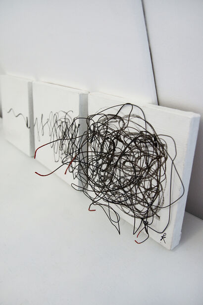 Broken strings - a Sculpture & Installation Artowrk by Ksenia Voskoboinikova