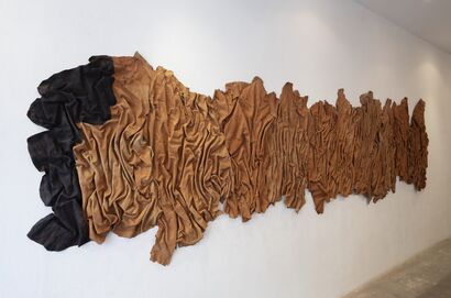 Skin I.     Line - Waves - Wrinkles - a Sculpture & Installation Artowrk by Mariko Kumon