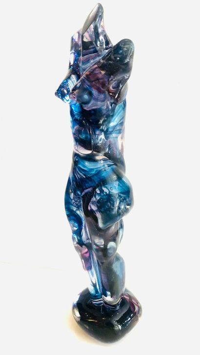 glassic women - A Sculpture & Installation Artwork by Alyssa Getz
