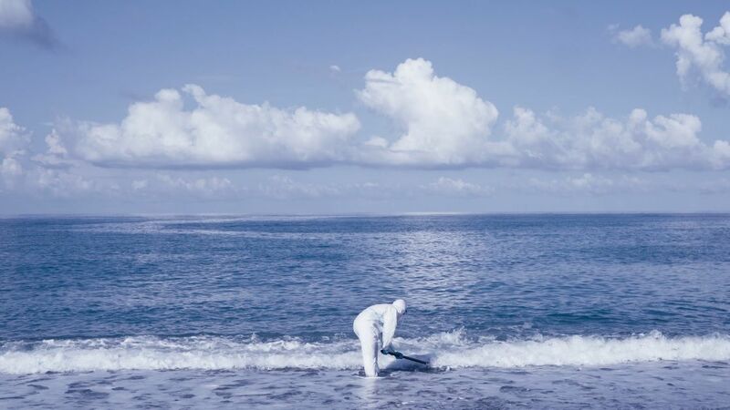 Hoeing the sea - a Performance by Luca Granato