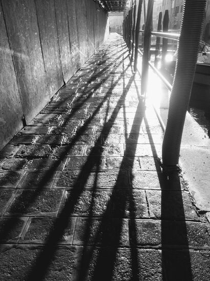 La luce e le ombre di un cantiere : geometria spontanea - a Photographic Art Artowrk by Irene Candelori