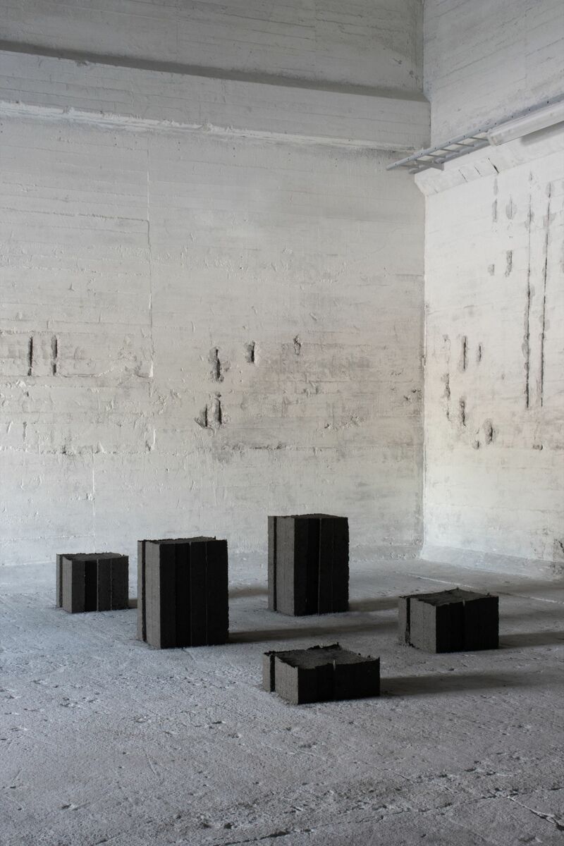 STUDIO DEL PRESENTE: ATTO PRIMO (block installation) - a Sculpture & Installation by davideronco