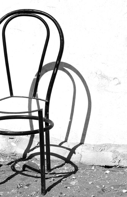10. Licht und Schatten VI,  Transformation eines Stuhls, Spanien - a Photographic Art Artowrk by Angelika Schilling