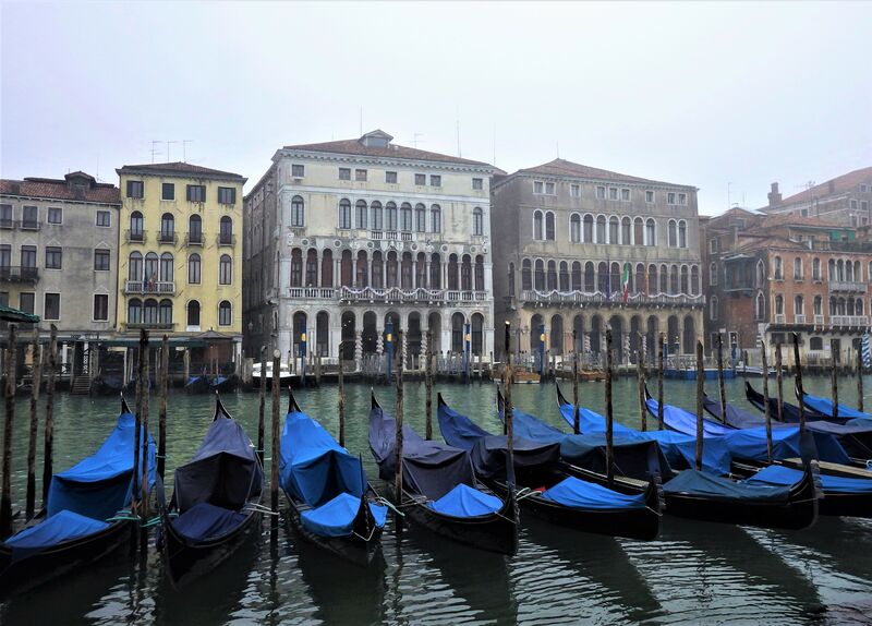 Venice - Gondolas in Winter - Ca' Loredan and Ca' Farsetti - a Photographic Art by Andrea Perin - Lo scrittore della laguna