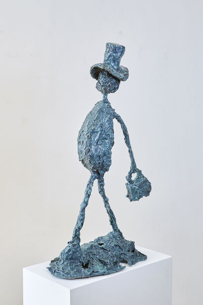 Walking Man with suitcase - a Sculpture & Installation Artowrk by nicolas lehmann