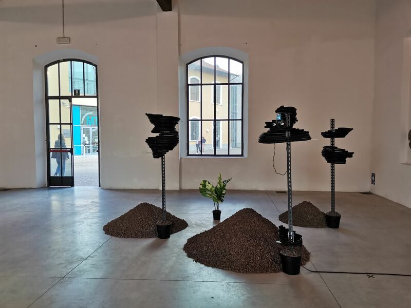 Dissoluzione dell'identità - a Sculpture & Installation by Lisha Liang
