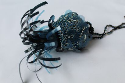 Fluida come una medusa - a Sculpture & Installation Artowrk by sognando lo scirocco jewels