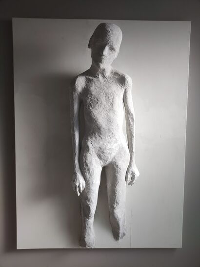 Sur toile, debout - a Sculpture & Installation Artowrk by Ticha Vandewerve