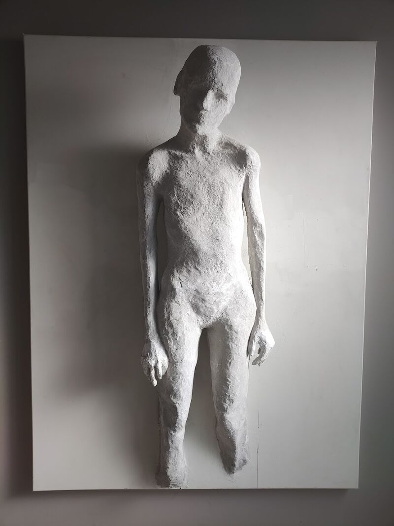 Sur toile, debout - a Sculpture & Installation by Ticha Vandewerve