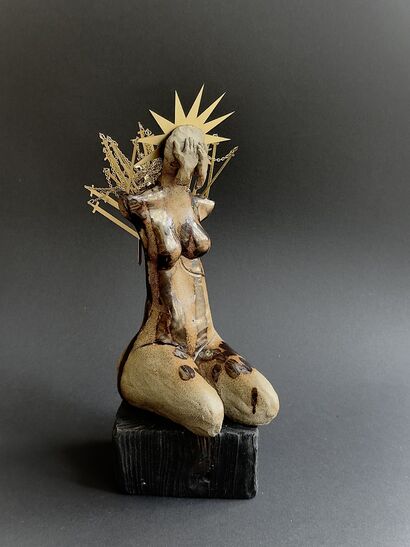 Crowned with Silence - a Sculpture & Installation Artowrk by Joanna Rajch