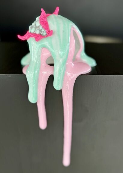 How Identity decorates its end - a Sculpture & Installation Artwork by Mich&egrave;le Friedli