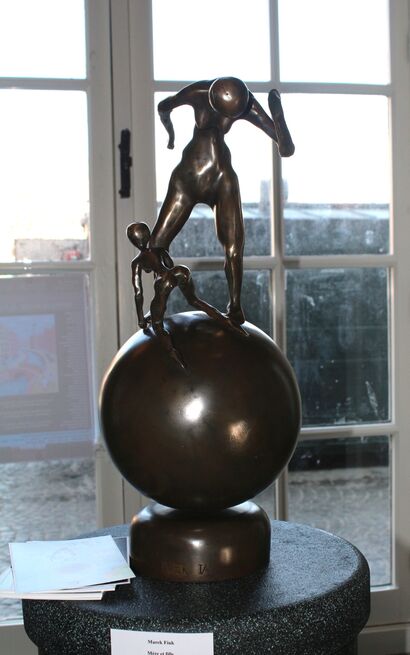 Matka i córka  - a Sculpture & Installation Artowrk by MF100