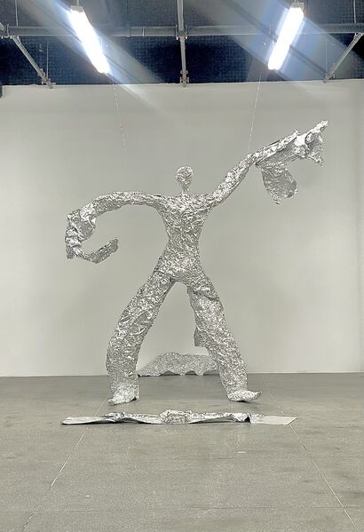Struggles in Motion by Momburim 2025 - a Sculpture & Installation Artowrk by Natanal Hyun Kim