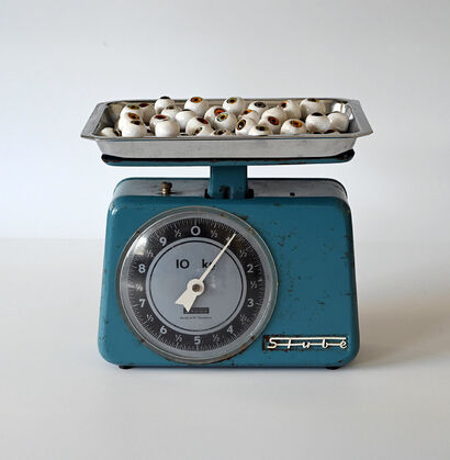 1000 gr of vision - a Sculpture & Installation Artowrk by Hamraz Darugar