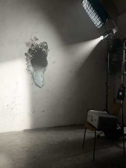 MOON & LOVE IN THE MIRROR - a Sculpture & Installation Artowrk by tianyu Gu