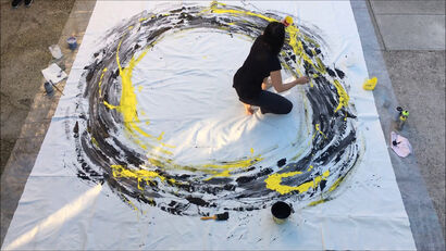 Grey black yellow - a Performance Artowrk by Maria Lepkowska