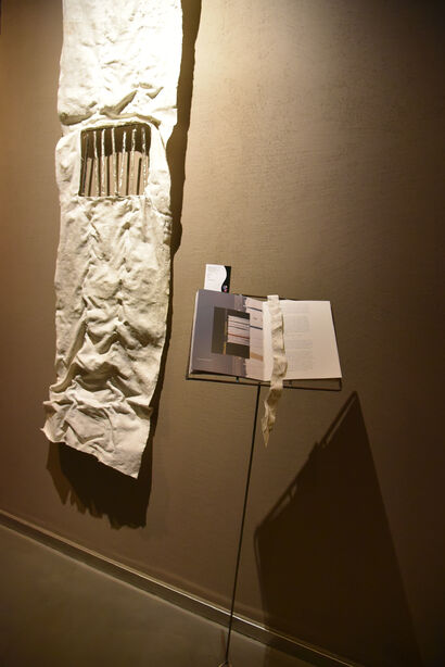Home grates - a Sculpture & Installation Artowrk by Daniela Evangelisti