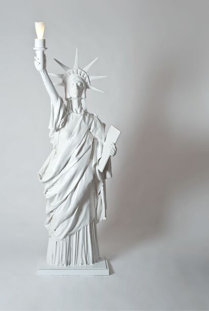 I dressed in Liberty - a Sculpture & Installation Artowrk by Patricia Glauser